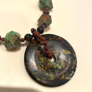 Stone detailing necklace